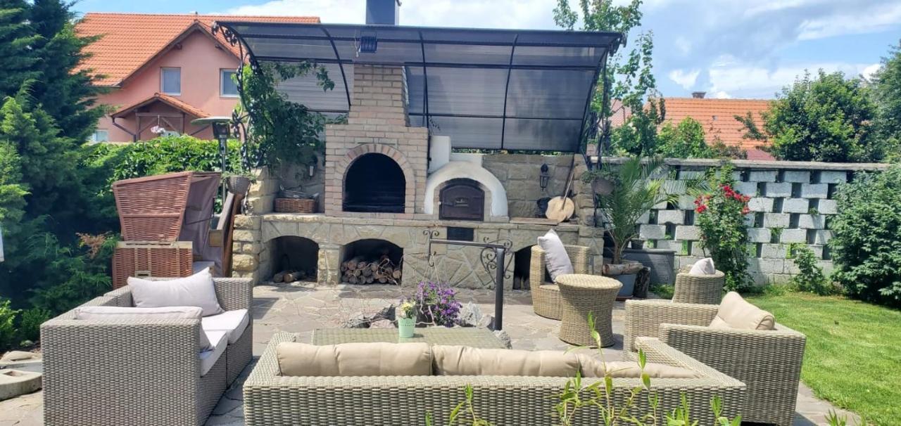 Villa Westfalia Guest House Tîrgu Secuiesc Zewnętrze zdjęcie