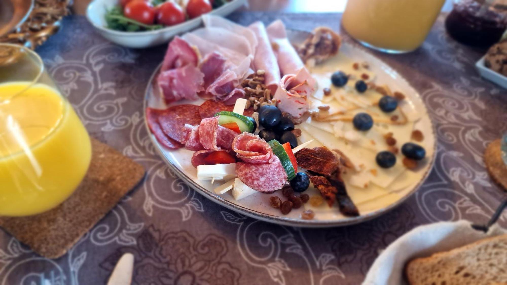 Villa Westfalia Guest House Tîrgu Secuiesc Zewnętrze zdjęcie